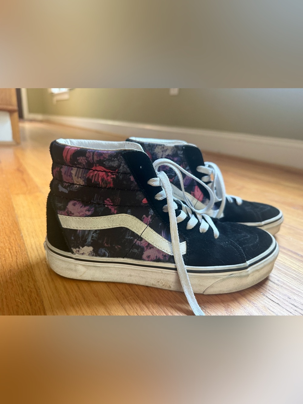 Vans Sk8-hi Dark Floral Black Suede high top sneakers, size women’s 8